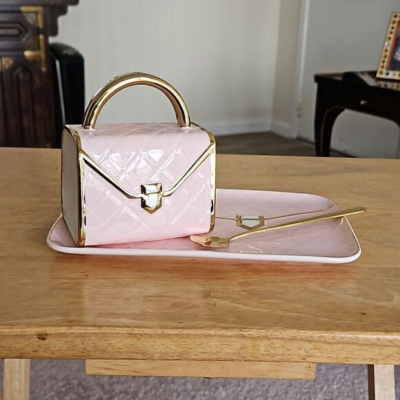 NWOT Pink ceramic coffee mug in the shape of a handbag with gold trim - Picture 1 of 9